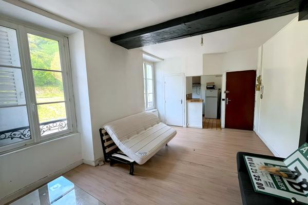 Appartement
                                                                                                                                                                                                                                                                                                                        2 pièce(s)                                                                                                                                                                                                          1 chambre(s)                                                                                                                                                                                                          33  m²
