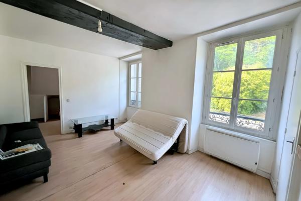 Appartement
                                                                                                                                                                                                                                                                                                                        2 pièce(s)                                                                                                                                                                                                          1 chambre(s)                                                                                                                                                                                                          33  m²