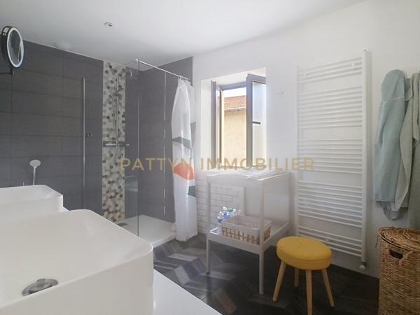 Sainte-Euphémie (01600) Maison de village rénovée 147 m² – DPE B – Écoles à pied – Sainte-Euphémie