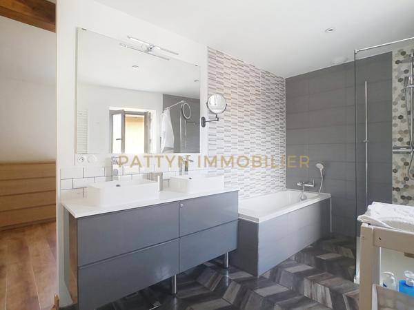 Sainte-Euphémie (01600) Maison de village rénovée 147 m² – DPE B – Écoles à pied – Sainte-Euphémie