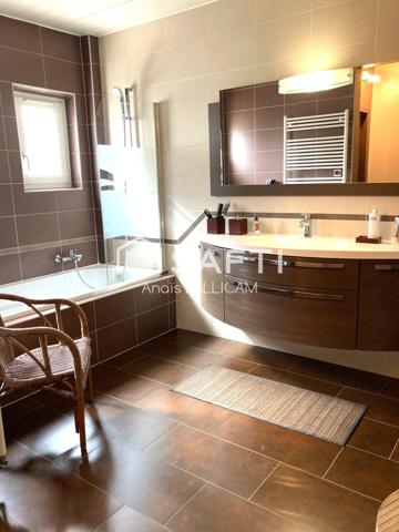 Superbe Appartement de 102 m² avec garage, cave et cour privée