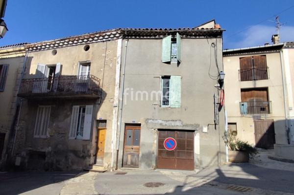 Ensemble immobilier de 3 maisons de village.