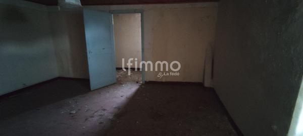 Ensemble immobilier de 3 maisons de village.