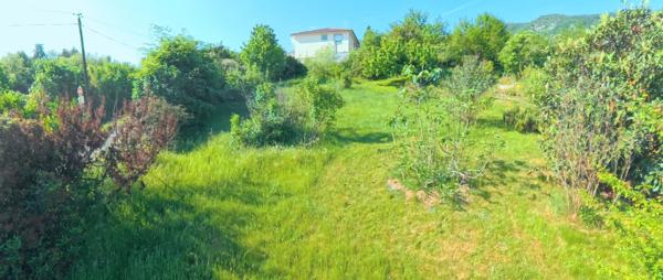 🌳 Terrain arboré de 606 m² – Un écrin de verdure au cœur de Saint-Nazaire-en-Royans (26190)