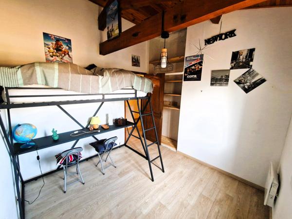 Nouveau prix 385000€ Maison d'environ 126m² sur terrain de 2642m²