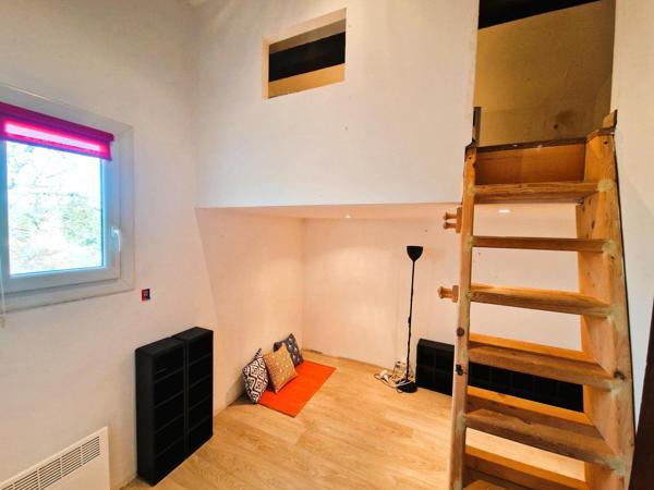 Nouveau prix 385000€ Maison d'environ 126m² sur terrain de 2642m²