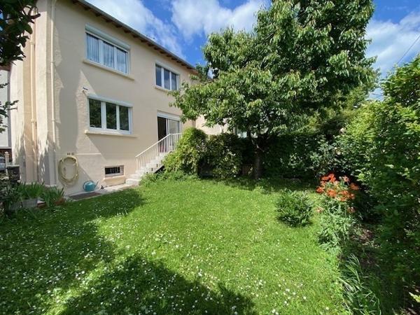 Maison familiale avec jardin et terrasse