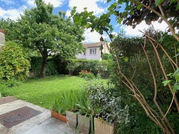 Maison familiale avec jardin et terrasse