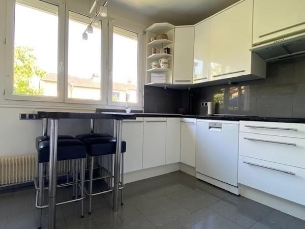 Maison familiale avec jardin et terrasse
