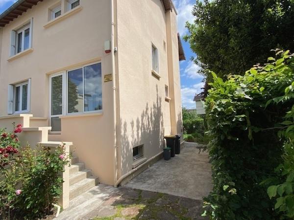 Maison familiale avec jardin et terrasse