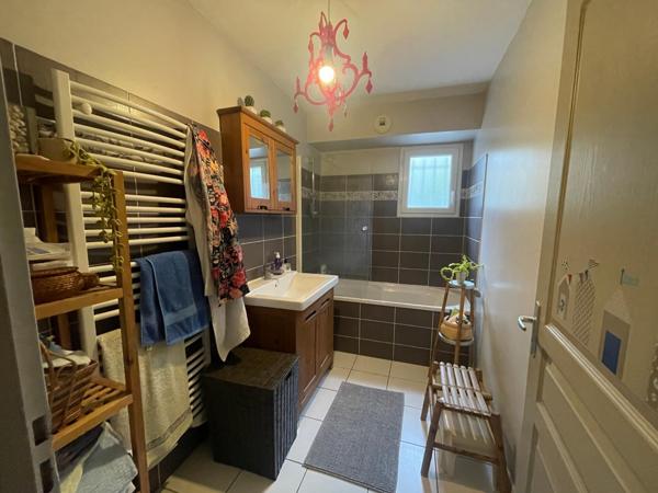 Valence (26000) – Quartier Chateauvert -Appartement avec jardin privatif, deux garages et accessibilité PMR.