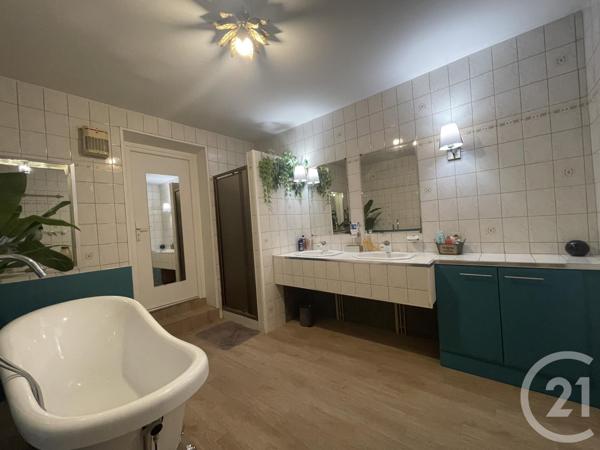 maison à vendre  10 pièces - 339 m2 YZEURE - 03