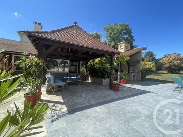 maison à vendre  10 pièces - 339 m2 YZEURE - 03