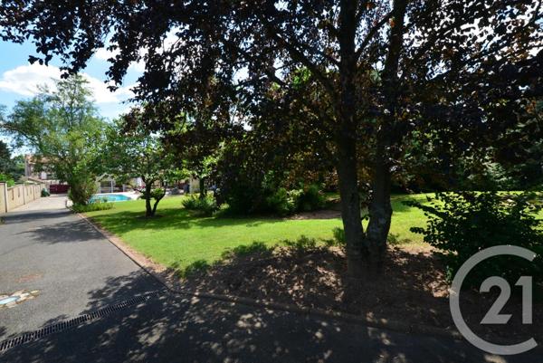 maison à vendre  10 pièces - 339 m2 YZEURE - 03