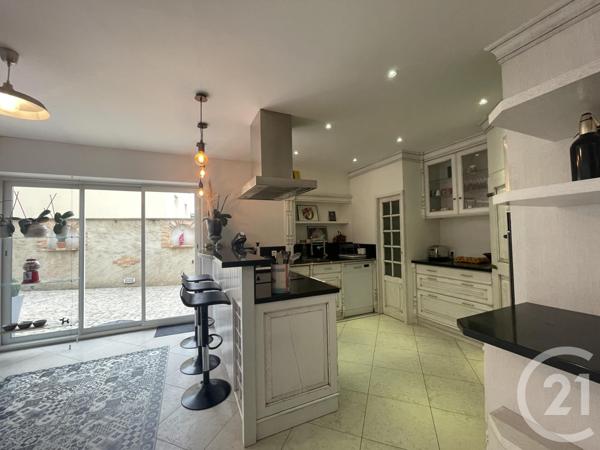 maison à vendre  10 pièces - 339 m2 YZEURE - 03