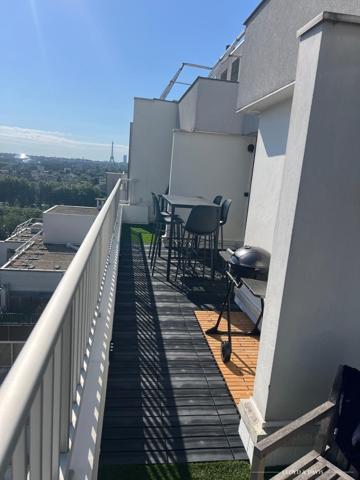SPLENDIDE APPARTEMENT AU DERNIER ETAGE - VUE TOUR EIFFEL ET SACRE COEUR