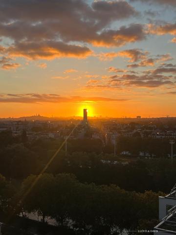 SPLENDIDE APPARTEMENT AU DERNIER ETAGE - VUE TOUR EIFFEL ET SACRE COEUR