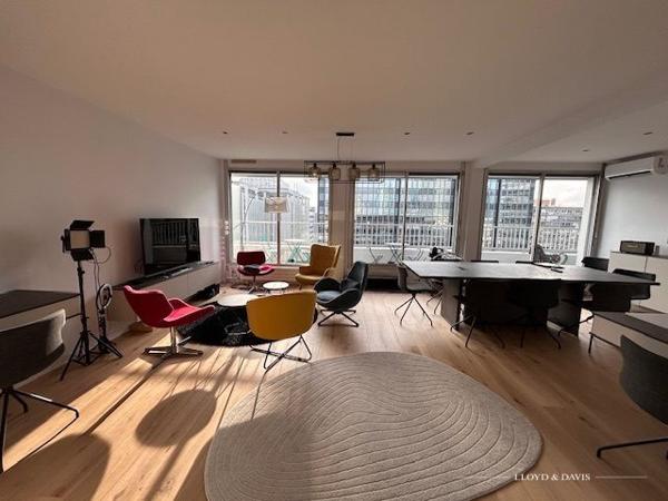 SPLENDIDE APPARTEMENT AU DERNIER ETAGE - VUE TOUR EIFFEL ET SACRE COEUR