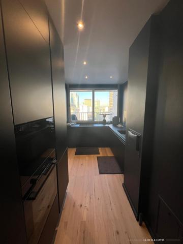 SPLENDIDE APPARTEMENT AU DERNIER ETAGE - VUE TOUR EIFFEL ET SACRE COEUR