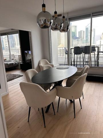 SPLENDIDE APPARTEMENT AU DERNIER ETAGE - VUE TOUR EIFFEL ET SACRE COEUR