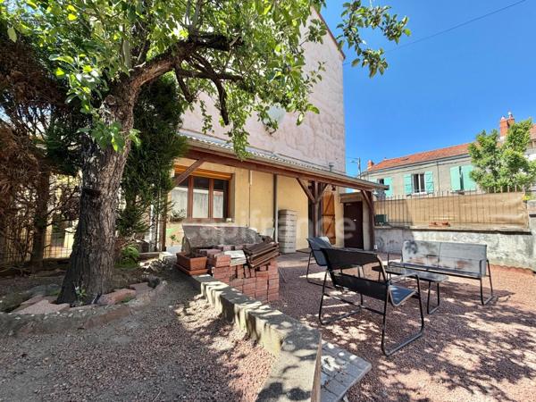 APPARTEMENT 61 M2, 2 CHAMBRE, COUR DE 80 M2, GARAGE, FIBRE OPTIQUE, DOUBLE VITRAGE + VOLETS ROULANTS, CAVE DE 31 M2, FAIBLE CHARGES DE COPROPRIÉTÉ