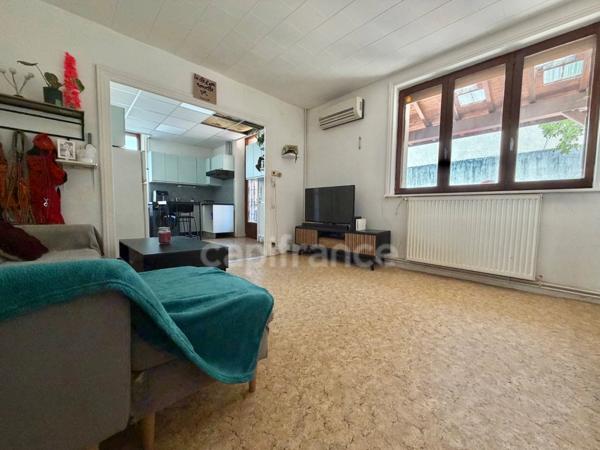 APPARTEMENT 61 M2, 2 CHAMBRE, COUR DE 80 M2, GARAGE, FIBRE OPTIQUE, DOUBLE VITRAGE + VOLETS ROULANTS, CAVE DE 31 M2, FAIBLE CHARGES DE COPROPRIÉTÉ