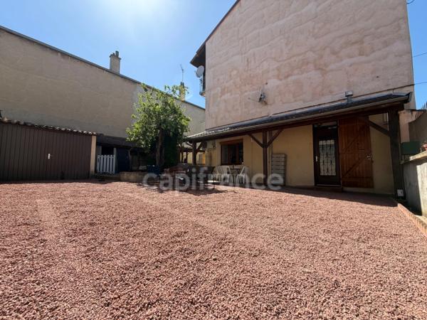 APPARTEMENT 61 M2, 2 CHAMBRE, COUR DE 80 M2, GARAGE, FIBRE OPTIQUE, DOUBLE VITRAGE + VOLETS ROULANTS, CAVE DE 31 M2, FAIBLE CHARGES DE COPROPRIÉTÉ
