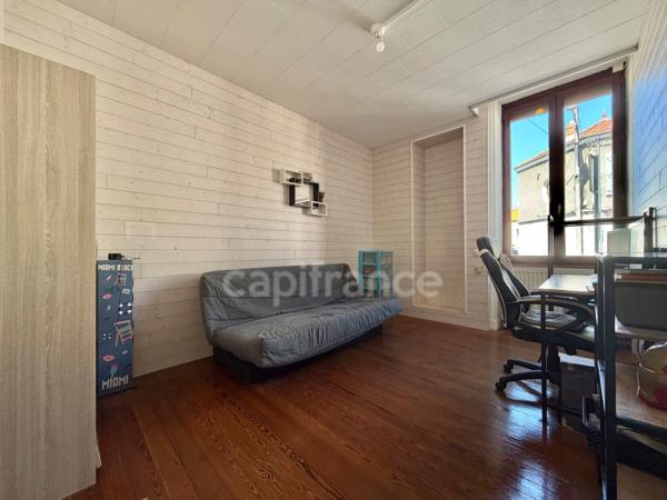 APPARTEMENT 61 M2, 2 CHAMBRE, COUR DE 80 M2, GARAGE, FIBRE OPTIQUE, DOUBLE VITRAGE + VOLETS ROULANTS, CAVE DE 31 M2, FAIBLE CHARGES DE COPROPRIÉTÉ