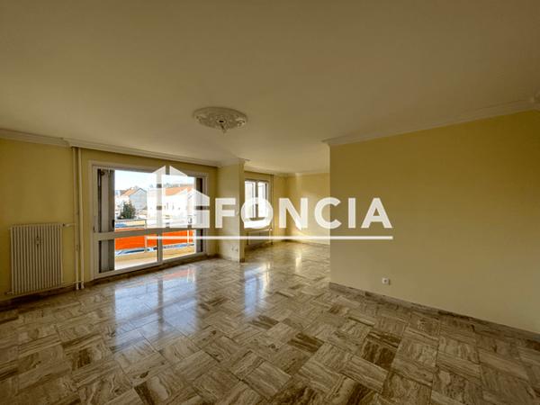 Location Appartement 3 pièces 92.5 m² - 9A PLACE DE LA REPUBLIQUE Cormontreuil 51350