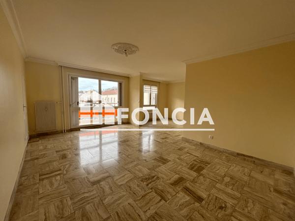 Location Appartement 3 pièces 92.5 m² - 9A PLACE DE LA REPUBLIQUE Cormontreuil 51350