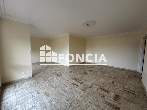 Location Appartement 3 pièces 92.5 m² - 9A PLACE DE LA REPUBLIQUE Cormontreuil 51350