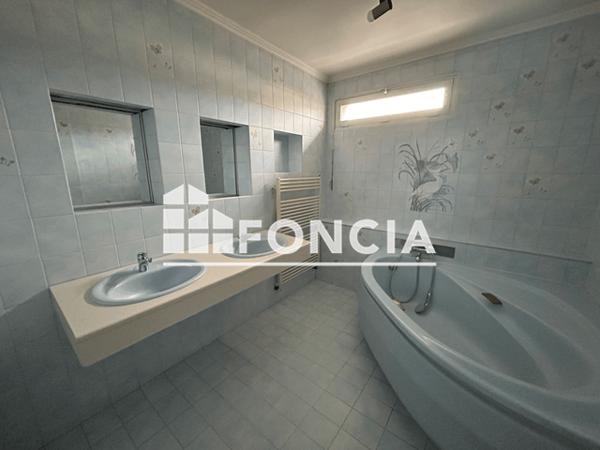 Location Appartement 3 pièces 92.5 m² - 9A PLACE DE LA REPUBLIQUE Cormontreuil 51350