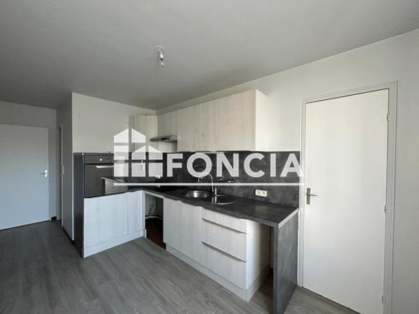 Location Appartement 3 pièces 92.5 m² - 9A PLACE DE LA REPUBLIQUE Cormontreuil 51350