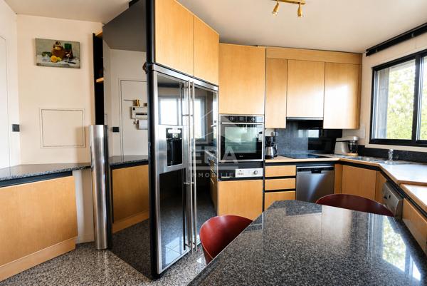 4 pièces 95m²- DERNIER ETAGE-LUMINEUX-BALCON-2 PARKINGS