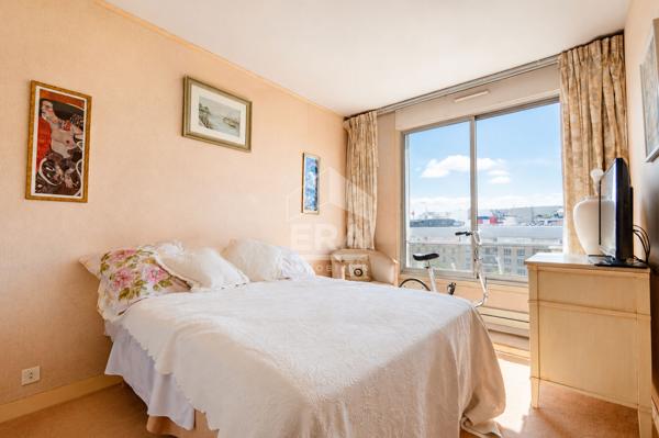 4 pièces 95m²- DERNIER ETAGE-LUMINEUX-BALCON-2 PARKINGS