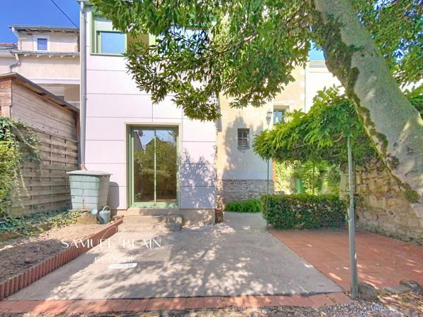 Maison de ville, 5 chambres, cheminées, jardin, grand garage.