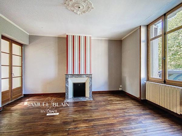 Maison de ville, 5 chambres, cheminées, jardin, grand garage.