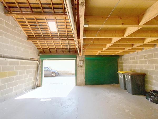 Maison de ville, 5 chambres, cheminées, jardin, grand garage.