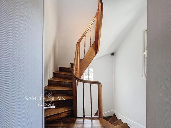 Maison de ville, 5 chambres, cheminées, jardin, grand garage.