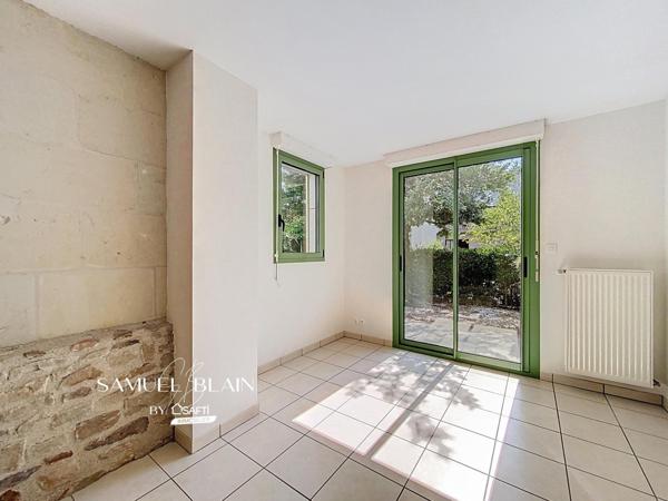 Maison de ville, 5 chambres, cheminées, jardin, grand garage.