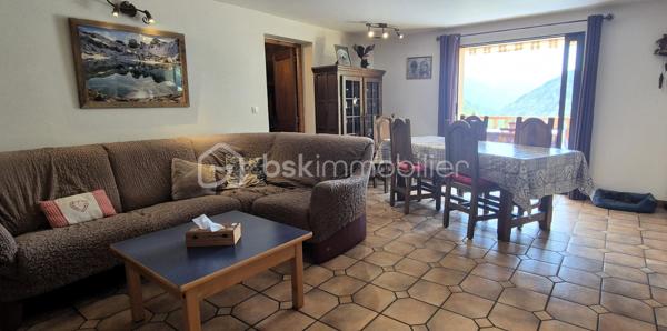 🏔️✨ À ALLOS – ENSEMBLE IMMOBILIER DE 450 M² – 4 APPARTEMENTS – TERRAIN 1 455 M² ✨🏡
❤️ BELLE OPPORTUNITÉ POUR UN PROJET FAMILIAL, LOCATIF OU TOURISTIQUE !
À Allos, à proximité immédiate du village et à seulement 5 minutes à pied des commerces et commodités, venez découvrir cette grande maison d'environ 450 m²(326m² en CARREZ), organisée en 4 appartements indépendants, implantée sur un magnifique terrain d'environ 1 455 m².
📍 Allos, commune touristique du Val d'Allos, bénéficie d'un environnement exceptionnel, aux portes du Parc National du Mercantour, avec ses deux stations de sports d'hiver et d'été : Le Seignus et La Foux d'Allos – Espace Lumière.
Un territoire qui se vit toute l'année : 🎿 ski, 🚵‍♂️ VTT, 🥾 randonnées, 🏔️ montagne, 💦 activités nautiques, découverte du Lac d'Allos, des sources du Verdon et des magnifiques Gorges du Verdon...
________________________________________
🏡 UNE GRANDE MAISON COMPOSÉE DE 4 APPARTEMENTS
La propriété développe environ 450 m² et se compose de :
🔹 Appartement de 88m²
🔹 Appartement de 100m²
🔹 Appartement de 102 m²
🔹 Appartement de 100 m²
Un ensemble particulièrement intéressant pour différents projets :
👨‍👩‍👧‍👦 Grande maison familiale ou intergénérationnelle
💰 Investissement locatif
🏔️ Location saisonnière
🛎️ Projet de gîtes ou d'hébergement touristique
La configuration permet également d'imaginer une résidence principale tout en conservant plusieurs logements indépendants pour accueillir famille, amis ou locataires.
________________________________________
✨ UN APPARTEMENT DÉJÀ RÉNOVÉ
L'appartement situé au 3ème étage a été rénové il y a quelques années et permet aujourd'hui de poser directement ses valises.
Il propose :
🛋️ Une agréable pièce de vie
🍽️ Une cuisine intégrée et équipée
🛏️ 4 chambres, dont 2 en sous-pente
🪟 Une partie des menuiseries en double vitrage
Un logement confortable qui peut être occupé immédiatement, tandis que les autres appartements pourront être rénovés progressivement selon le projet du futur propriétaire.
________________________________________
🔨 3 APPARTEMENTS À RÉNOVER POUR CRÉER VOTRE PROJET
Les trois appartements des niveaux inférieurs sont sains, mais nécessitent des travaux de rénovation.
Ils offrent cependant de beaux volumes et un très beau potentiel.
🛏️ Les appartements des étages disposent chacun de 4 chambres.
🏡 Le logement du rez-de-chaussée dispose quant à lui de 3 chambres et bénéficie d'un accès direct au jardin par quelques marches.
Chaque appartement situé aux étages profite également de son balcon privatif.
De quoi laisser libre cours à votre imagination et créer des logements parfaitement adaptés à la location saisonnière ou à un projet familial. ✨
________________________________________
🌄 UNE VUE EXCEPTIONNELLE SUR LA VALLÉE
C'est également l'un des beaux atouts de cette propriété !
☀️ Les balcons sont orientés plein Sud et offrent une vue dégagée à 180° sur les montagnes et la vallée.
Un véritable spectacle au fil des saisons, avec les sommets enneigés en hiver et les paysages verdoyants de la montagne aux beaux jours. 🏔️🌲
________________________________________
🌳 1 455 M² DE TERRAIN !
La propriété bénéficie d'un terrain d'environ 1 455 m², un véritable privilège à proximité du village.
🌿 Jardin
🔥 Espace barbecue
🥕 Possibilité de créer un potager
🏊 Possibilité d'imaginer une piscine, sous réserve des autorisations nécessaires
👨‍👩‍👧‍👦 Un espace idéal pour profiter pleinement des beaux jours en famille ou entre amis.
________________________________________
🚗 DES ANNEXES PRATIQUES
La maison dispose également de :
🚘 Grand garage
🗄️ 2 caves
🔥 Chauffage central avec chaudière au fioul
De nombreux espaces qui viennent compléter les volumes déjà très importants de cette propriété.
________________________________________
🎿 UN EMPLACEMENT IDÉAL EN TOUTE SAISON
🚶‍♀️ 7 minutes à pied du village d'Allos
🛍️ Commerces et commodités à proximité
⛷️ Station du Seignus à environ 5 minutes en voiture
🎿 La Foux d'Allos – Espace Lumière à environ 10 minutes
🚵‍♂️ Nombreux parcours VTT
🥾 Randonnées au cœur du Mercantour
💦 Base de loisirs d'Allos avec son plan d'eau et ses nombreuses activités estivales
🏔️ Parc National du Mercantour
💧 Sources du Verdon et Lac d'Allos
🌊 Proximité des Gorges du Verdon
________________________________________
⭐ LES + DE CETTE PROPRIÉTÉ
❤️ Environ 450 m²
🏡 4 appartements indépendants
🌳 Terrain d'environ 1 455 m²
🌄 Vue panoramique à 180°
☀️ Orientation plein Sud
🛏️ 16 chambres au total sur les 4 logements
✨ 1 appartement déjà rénové
🔨 3 appartements offrant un beau potentiel après travaux
🚘 Grand garage
🗄️ 2 caves
🚶‍♀️ Village accessible à pied
💰 Idéal pour investissement locatif ou projet familial
🏔️ Un bien permettant d'imaginer de nombreux projets en montagne !
________________________________________
📸 Au regard de la superficie et du nombre de logements, nous disposons de photos complémentaires ainsi que d'une visite virtuelle permettant de découvrir l'ensemble des 4 appartements. N'hésitez pas à nous les demander.
📍 Allos est situé à environ 2h30 de Nice et 3h30 de Marseille et Toulon.
✨ Une propriété rare par ses volumes, son terrain et sa configuration, offrant un potentiel exceptionnel dans un secteur touristique recherché du Val d'Allos.
📞 À découvrir sans tarder ! Contactez-moi pour plus d'informations ou pour organiser une visite.
⚠️ Les informations sur les risques auxquels ce bien est exposé sont disponibles sur le site Géorisques.
🏔️ Le Val d'Allos, bien plus qu'une destination… un art de vivre au cœur des Alpes.