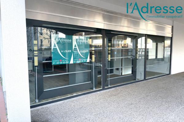 Local commercial Noisy Le Grand 123 m2