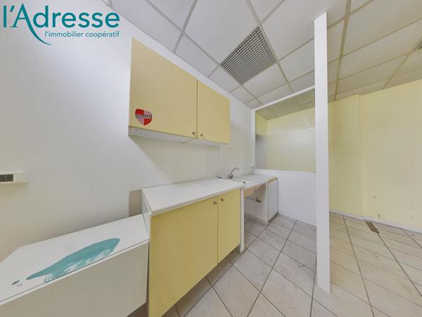 Local commercial Noisy Le Grand 123 m2