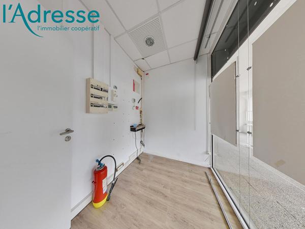 Local commercial Noisy Le Grand 123 m2