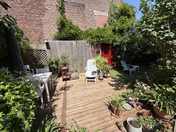 BEL ETAGE AVEC TERRAIN ATTENANT