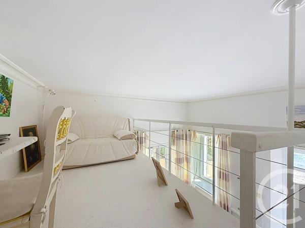 Appartement F2 à vendre  2 pièces - 56,63 m 2   HYERES  - 83