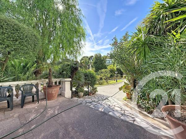 Appartement F2 à vendre  2 pièces - 56,63 m 2   HYERES  - 83