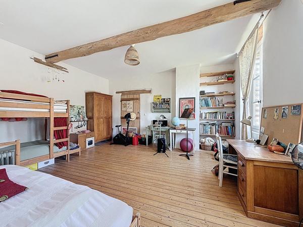 Maison de charme 4 pièces, avec dépendance et grange