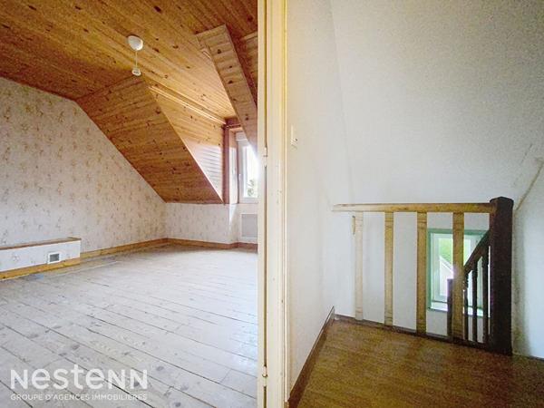 Maison de bourg des années 40 à rénover, 90m², 2 chambres et un bureau