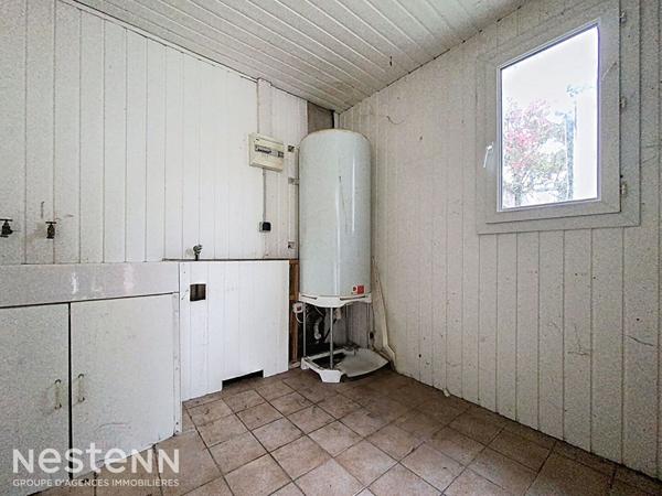 Maison de bourg des années 40 à rénover, 90m², 2 chambres et un bureau